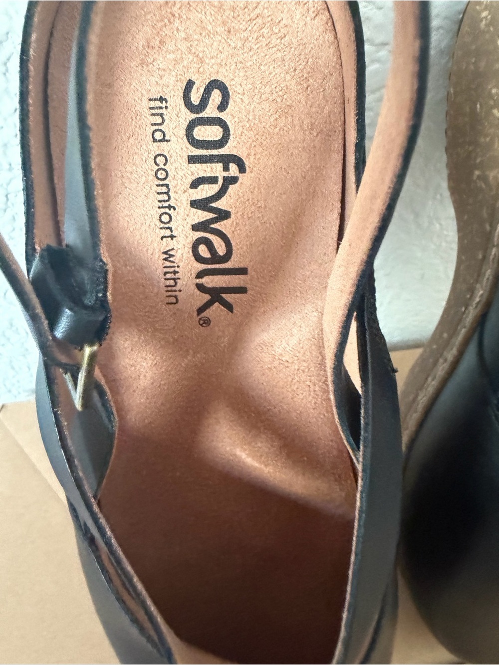 Softwalk Arica, Black Leather Sandals, size 9,5WW - Picture 10 of 11
